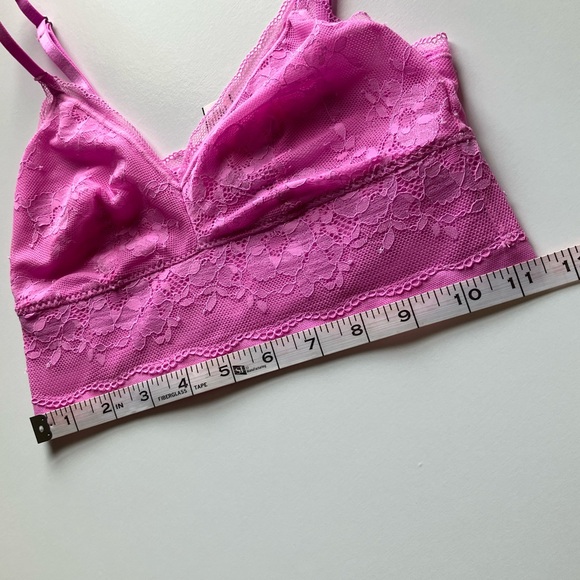 Victoria’s Secret lace sports bra lined and adjustable brand new - Picture 6 of 9